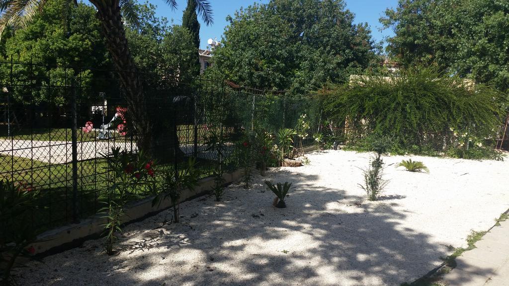 Faneromeni Court Apartment Пафос Екстериор снимка