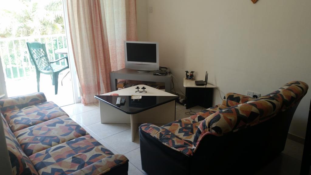 Faneromeni Court Apartment Пафос Екстериор снимка