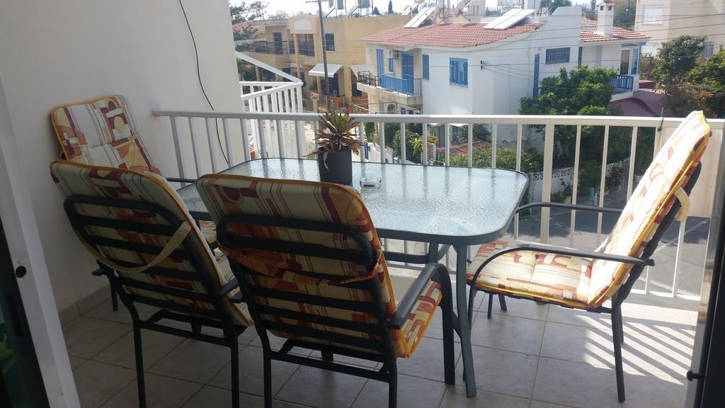 Faneromeni Court Apartment Пафос Екстериор снимка