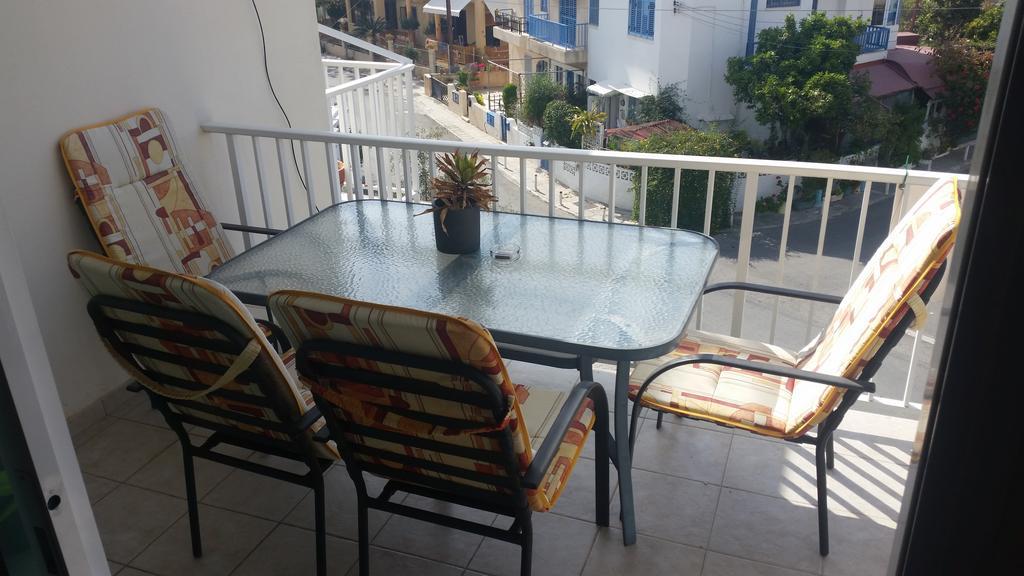 Faneromeni Court Apartment Пафос Екстериор снимка