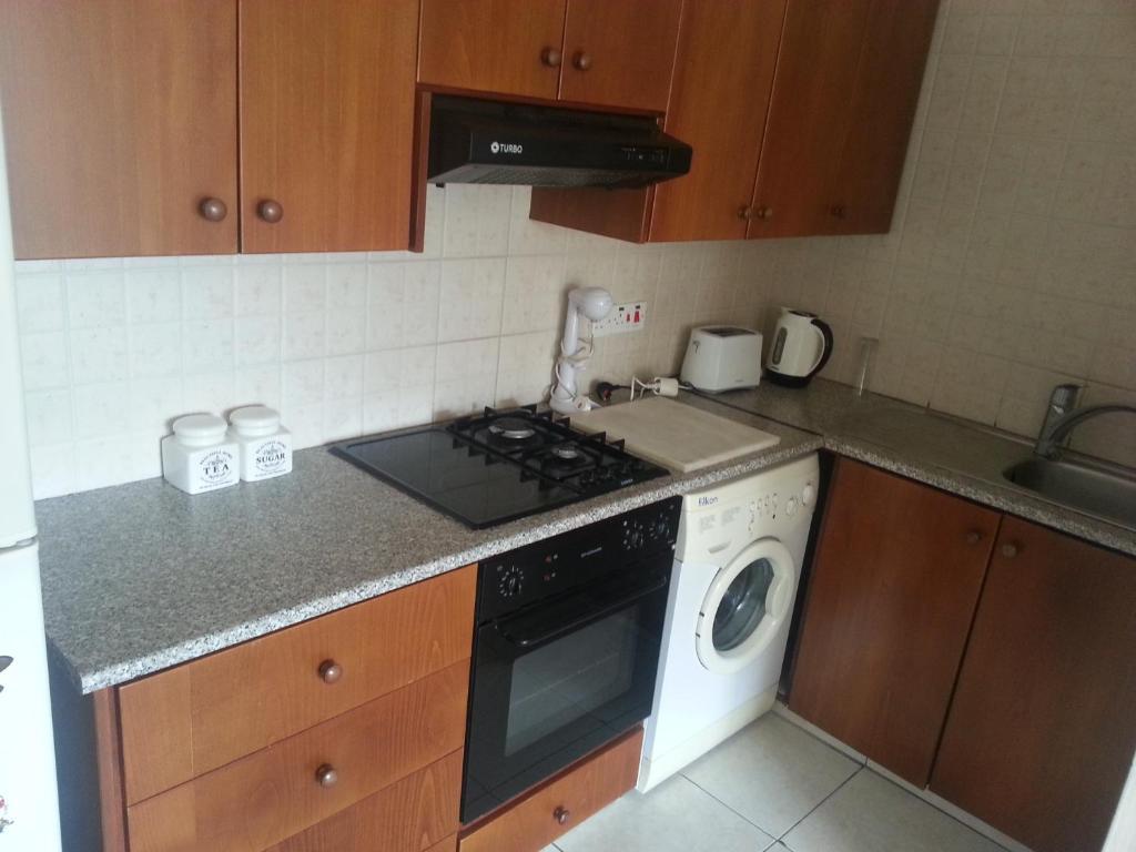Faneromeni Court Apartment Пафос Стая снимка