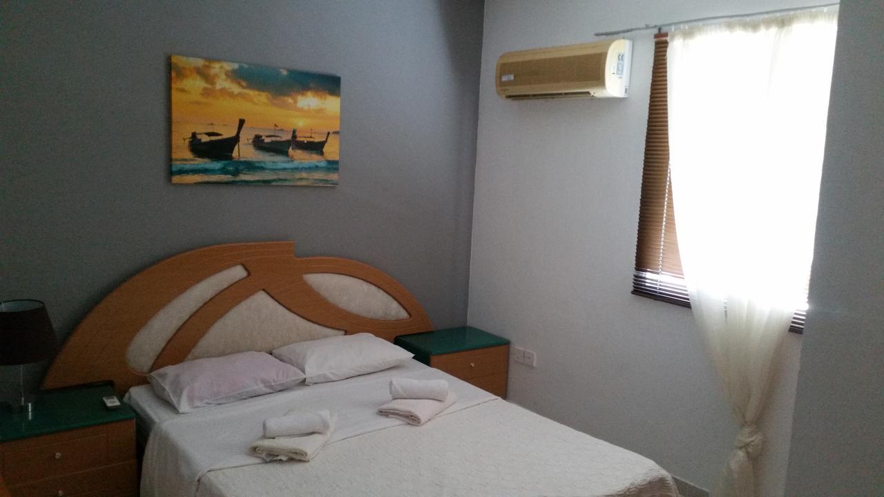 Faneromeni Court Apartment Пафос Екстериор снимка