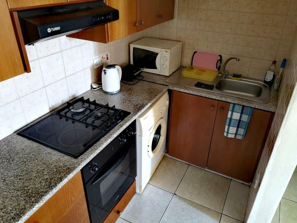 Faneromeni Court Apartment Пафос Екстериор снимка