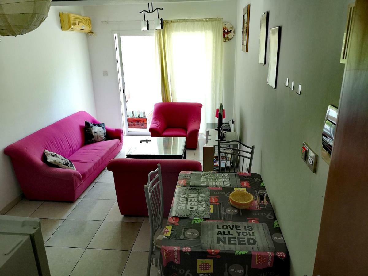 Faneromeni Court Apartment Пафос Екстериор снимка