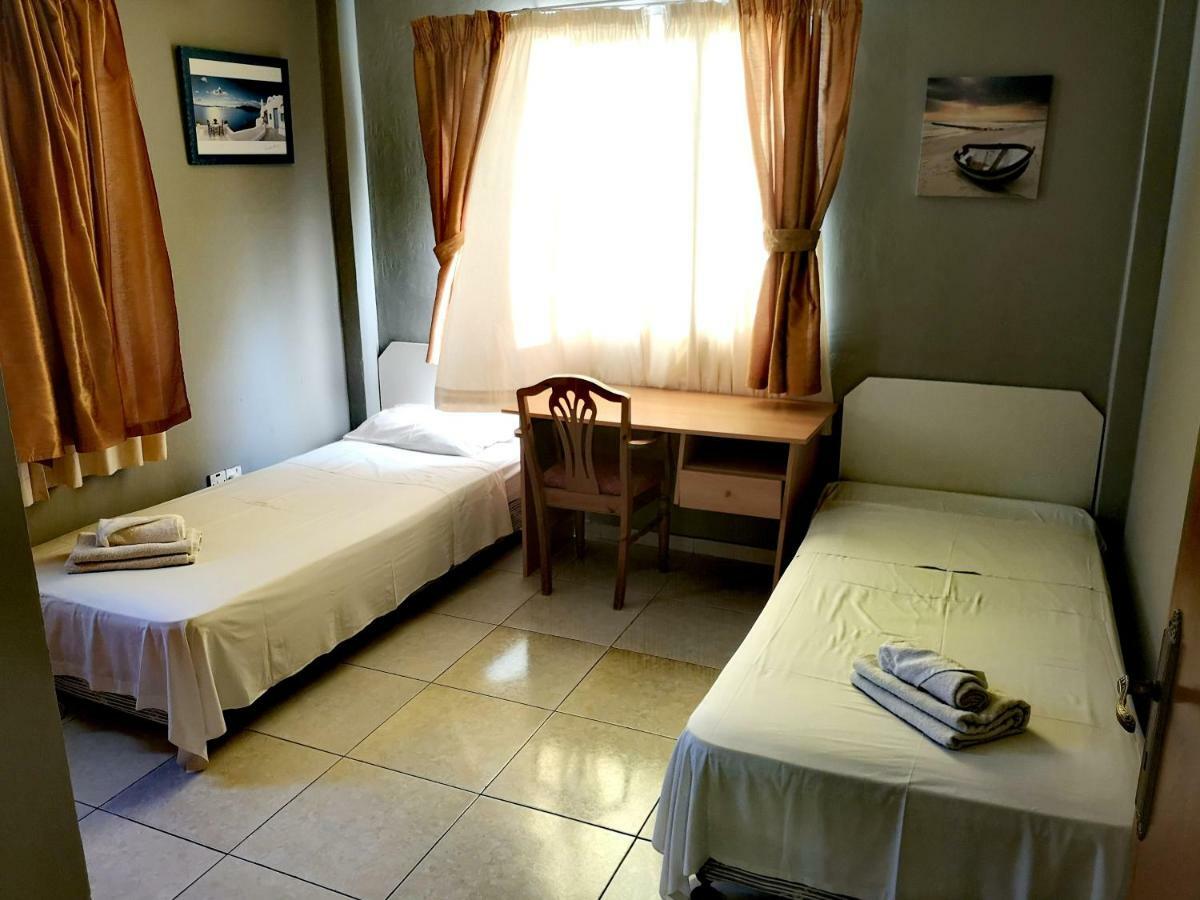 Faneromeni Court Apartment Пафос Екстериор снимка