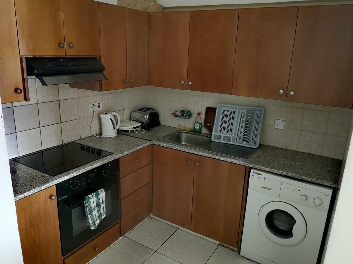 Faneromeni Court Apartment Пафос Екстериор снимка