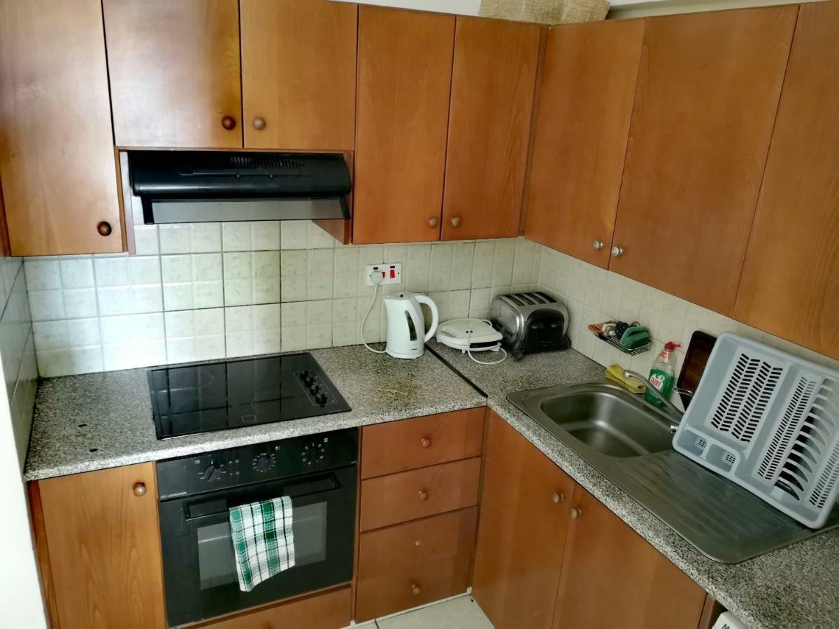 Faneromeni Court Apartment Пафос Екстериор снимка