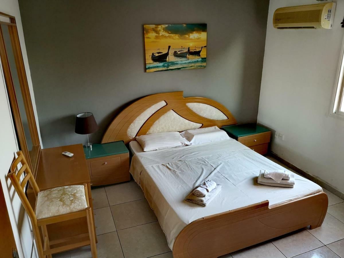 Faneromeni Court Apartment Пафос Екстериор снимка