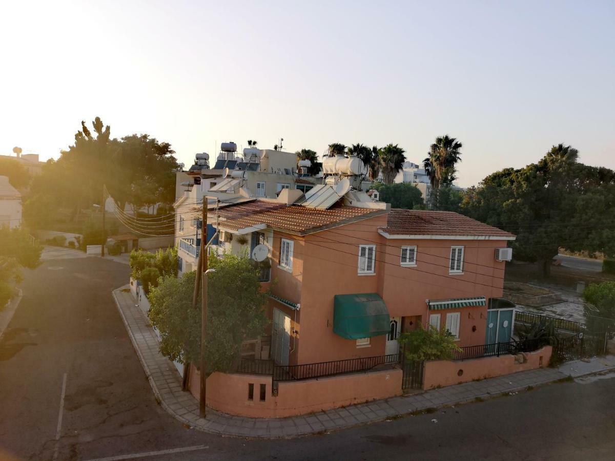 Faneromeni Court Apartment Пафос Екстериор снимка