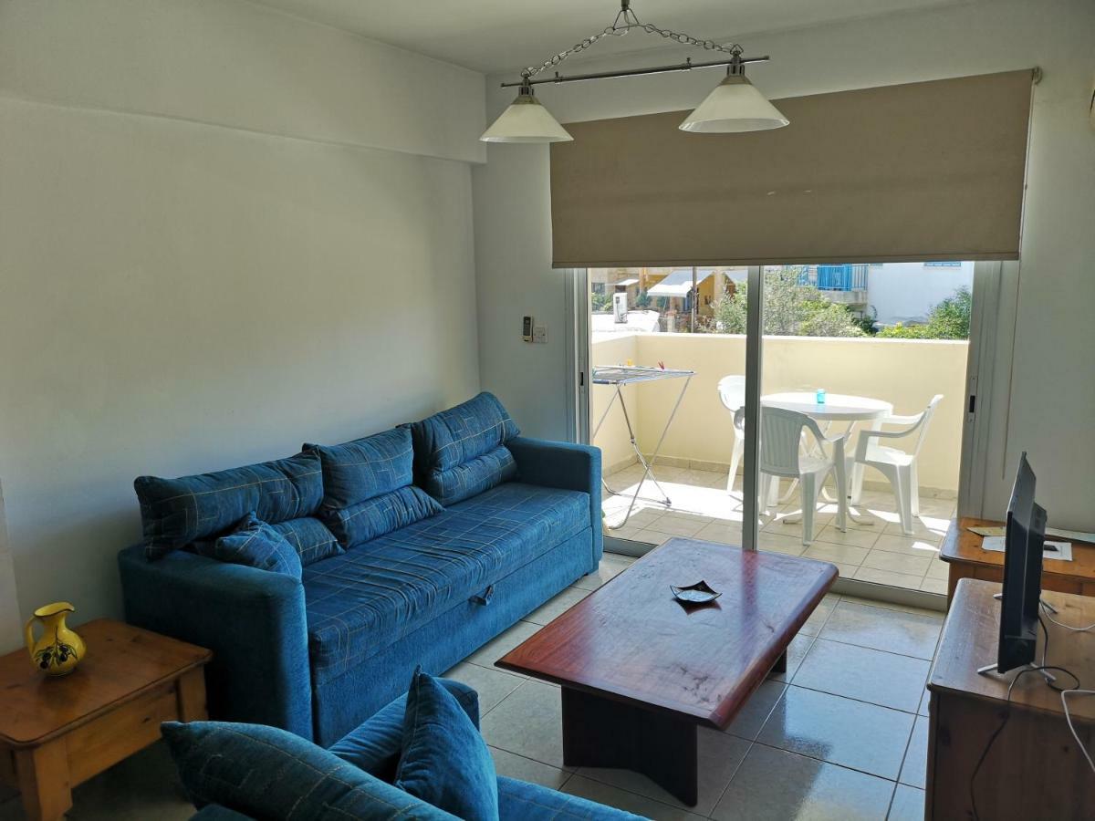 Faneromeni Court Apartment Пафос Екстериор снимка