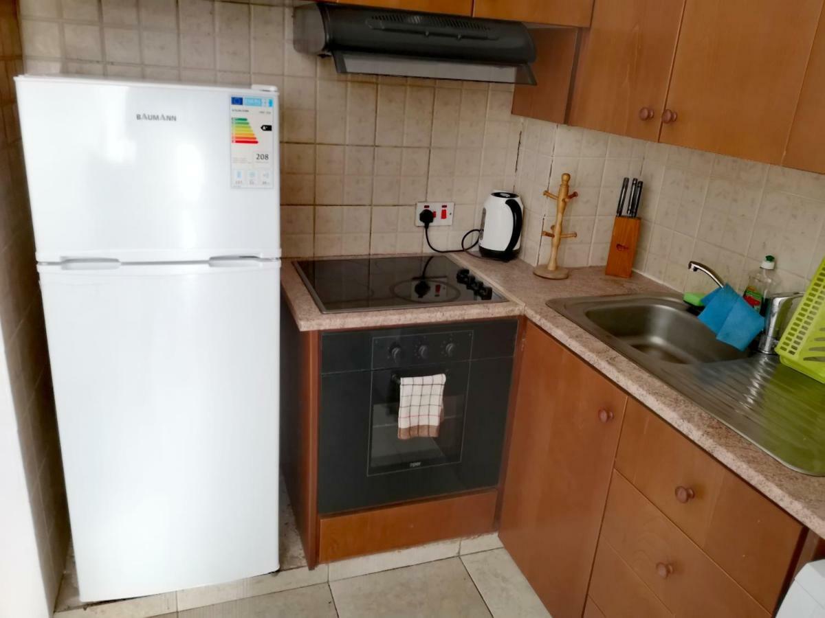Faneromeni Court Apartment Пафос Екстериор снимка