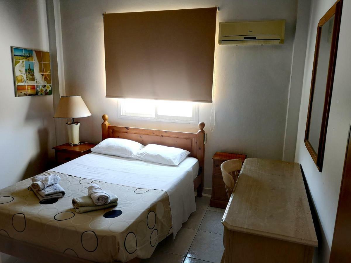 Faneromeni Court Apartment Пафос Екстериор снимка