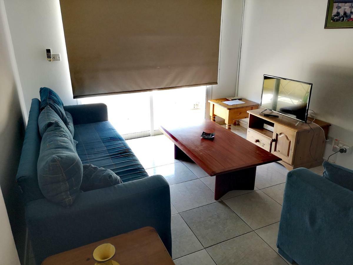 Faneromeni Court Apartment Пафос Екстериор снимка
