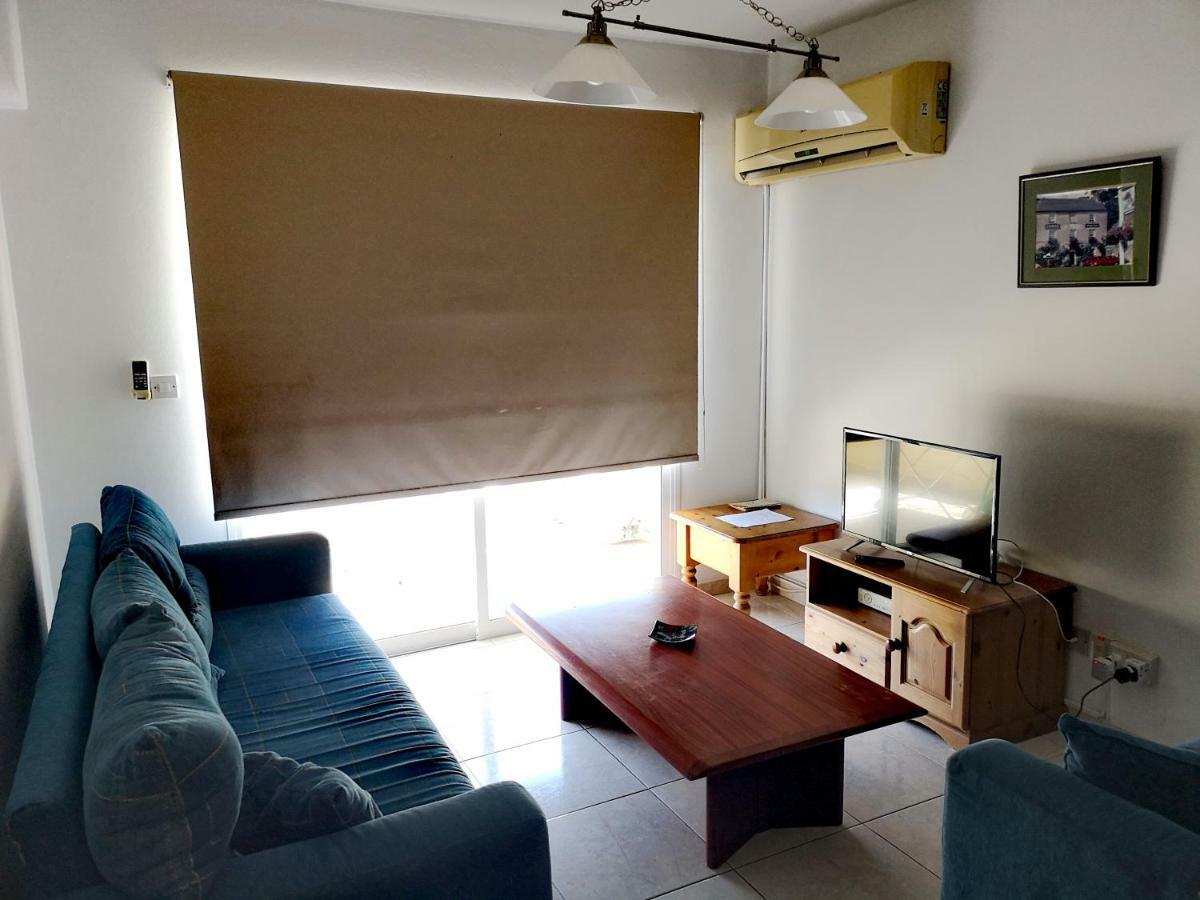 Faneromeni Court Apartment Пафос Екстериор снимка