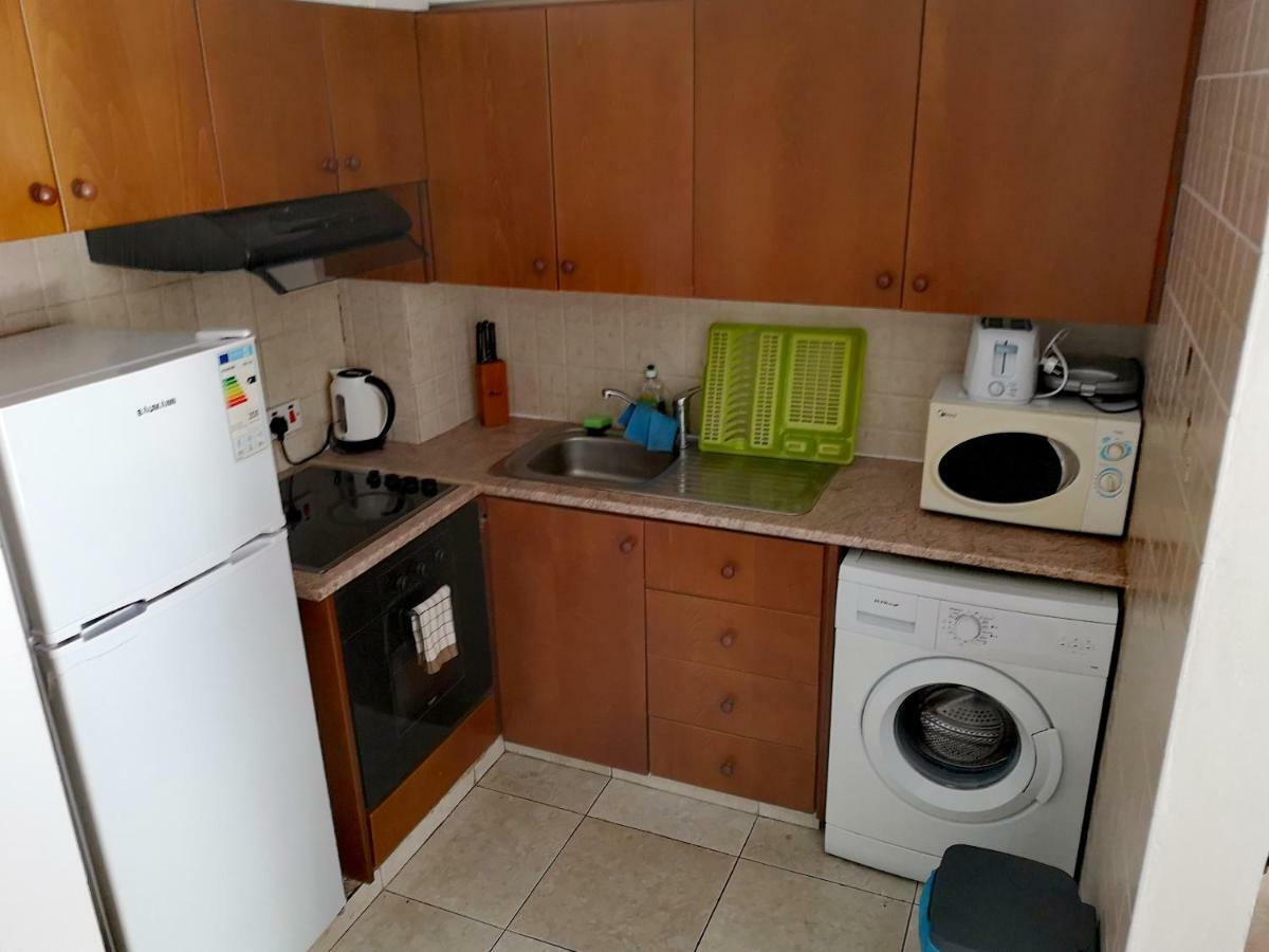 Faneromeni Court Apartment Пафос Екстериор снимка