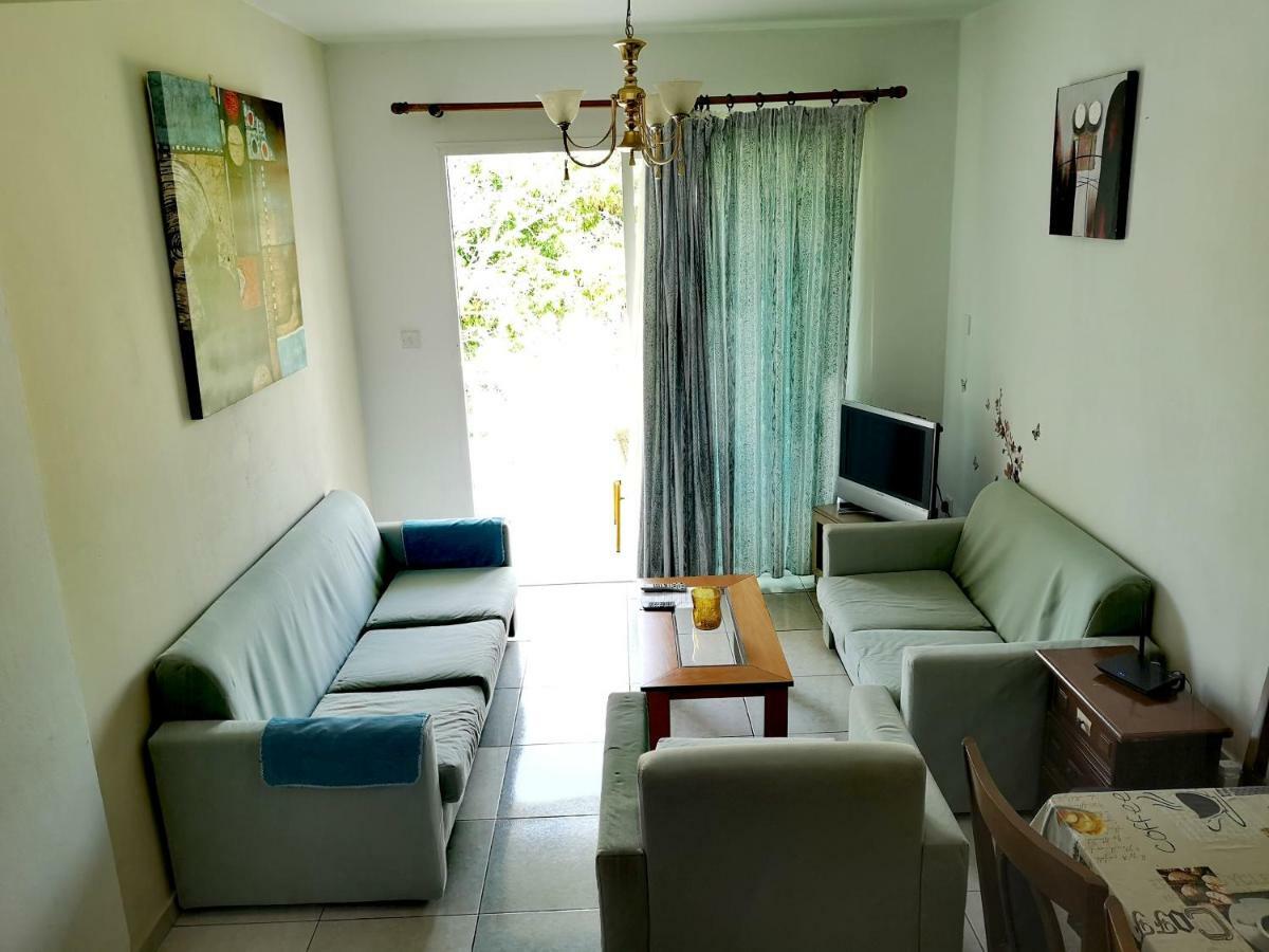 Faneromeni Court Apartment Пафос Екстериор снимка