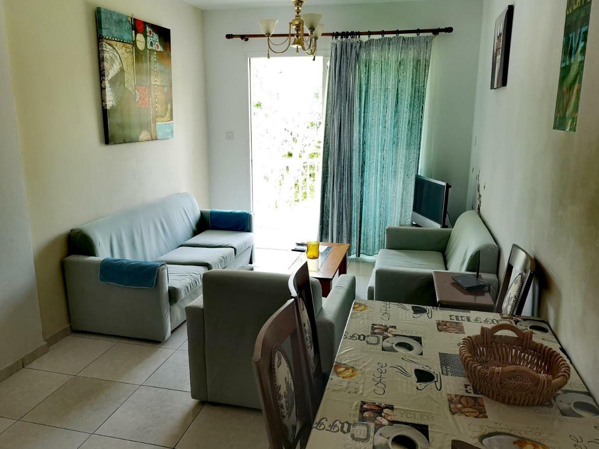 Faneromeni Court Apartment Пафос Екстериор снимка